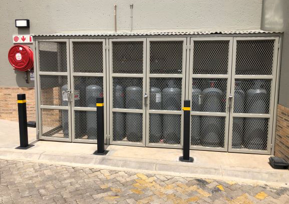 Ten gas bottle manifold